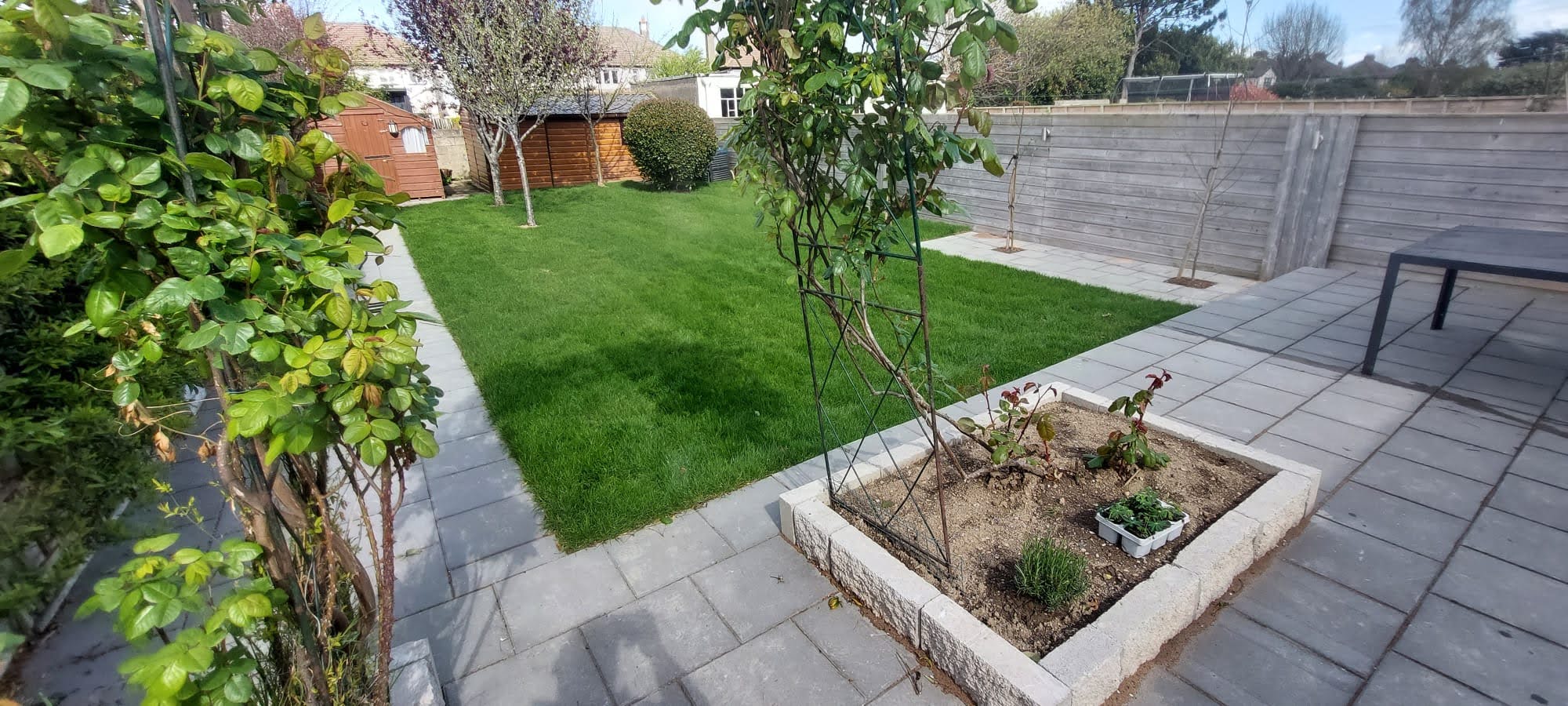A clean garden and patio